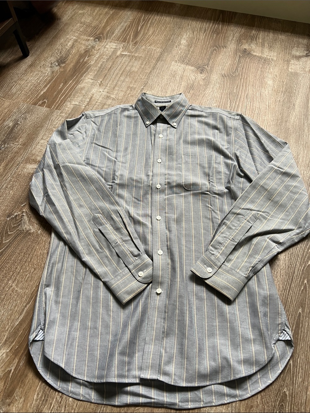 EUC Lands End Men’s dress shirt size 15 1/2 x 35. (Large)